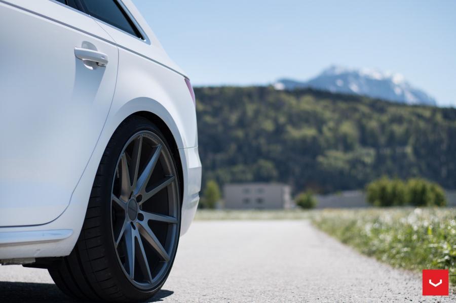 Детали экстерьера Audi A4 Avant Quattro on Vossen Wheels (VFS1) 2017 года  (фото 14 из 35)